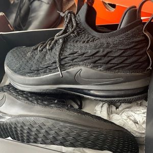 Lebron XV Low